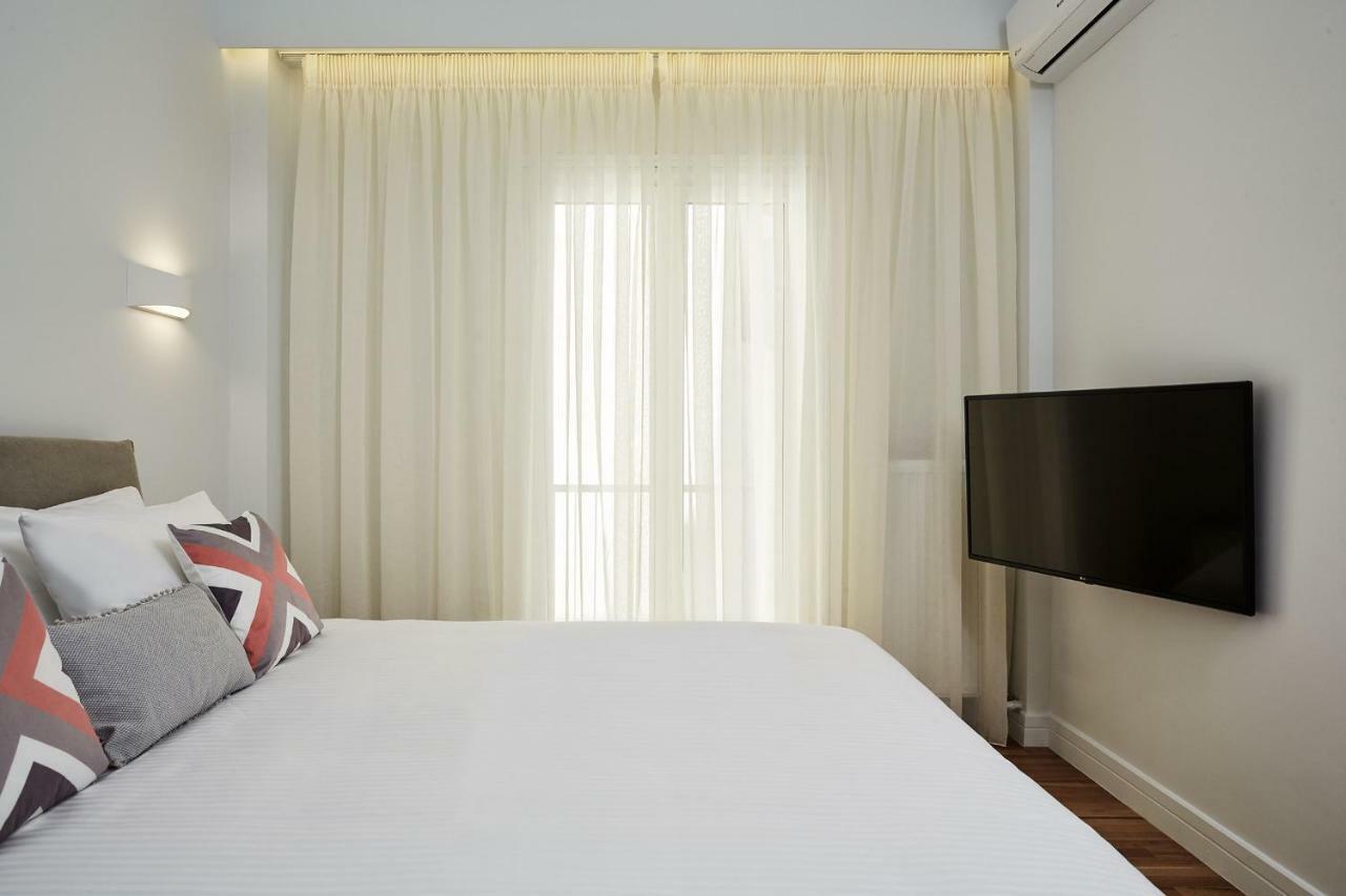 Luxurious Spacious Apt Next To Hilton Hotel Атина Екстериор снимка