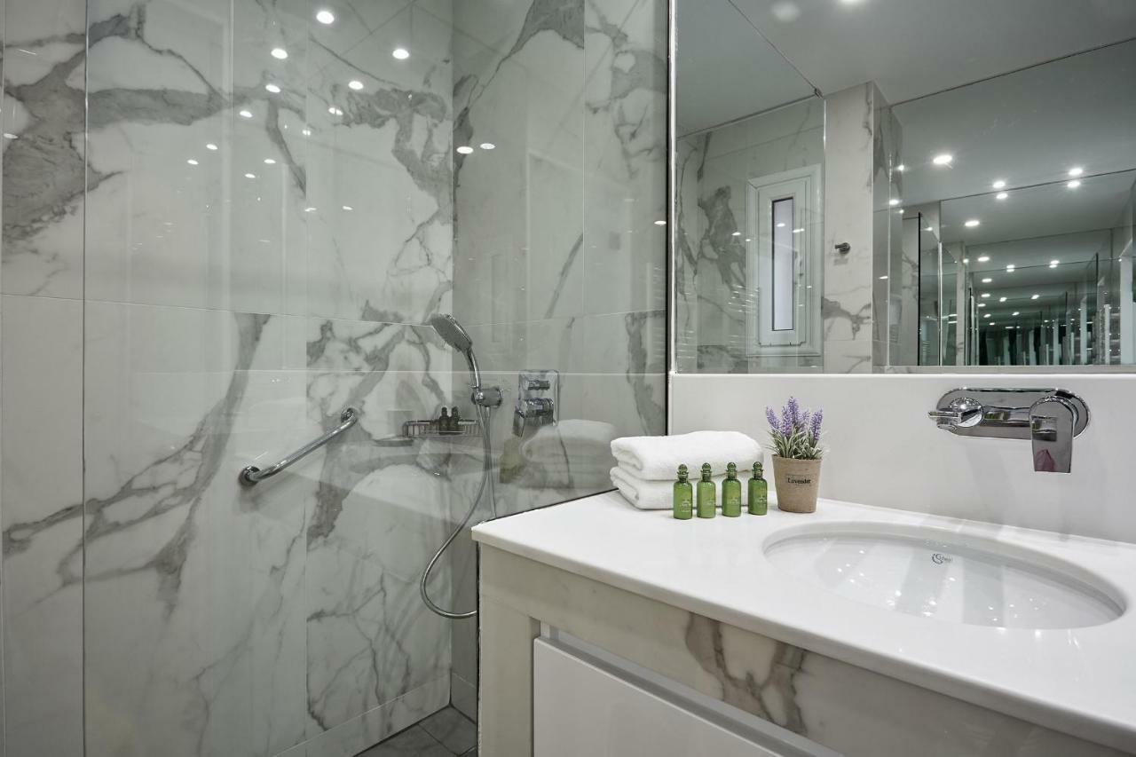 Luxurious Spacious Apt Next To Hilton Hotel Атина Екстериор снимка